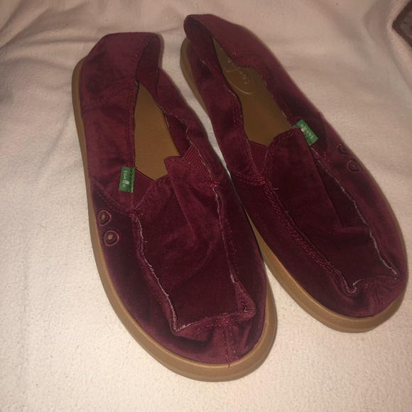 Flats - Picture 1 of 2